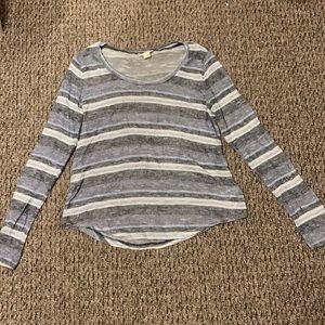 (M) Women’s Light Gray Aeropostale Striped Light Sweater